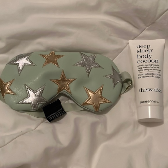 Free with purchase - eye mask + this works sleep lotion - Picture 1 of 3